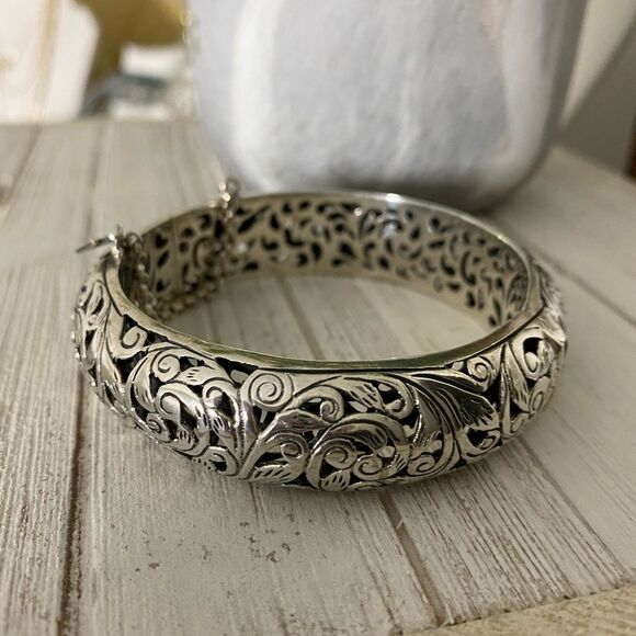 Retired Silpada Filigree Bangle - Picture 1 of 10